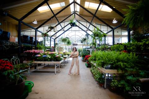 15 anos, making off 15 anos, make 15 anos, 15 anos floripa, 15 anos florianópolis, delícias do campo, fuzz salão de beleza, fuzz cabeleireiro, primavera garden, vestido 15 anos, makinf off 15 anos, flores 15 anos, floricutura, ensaio floricultura'