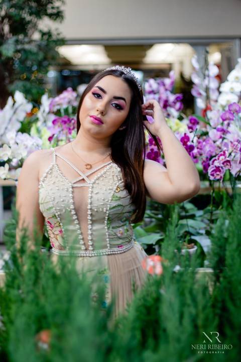 15 anos, making off 15 anos, make 15 anos, 15 anos floripa, 15 anos florianópolis, delícias do campo, fuzz salão de beleza, fuzz cabeleireiro, primavera garden, vestido 15 anos, makinf off 15 anos, flores 15 anos, floricutura, ensaio floricultura'