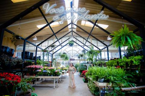 15 anos, making off 15 anos, make 15 anos, 15 anos floripa, 15 anos florianópolis, delícias do campo, fuzz salão de beleza, fuzz cabeleireiro, primavera garden, vestido 15 anos, makinf off 15 anos, flores 15 anos, floricutura, ensaio floricultura'