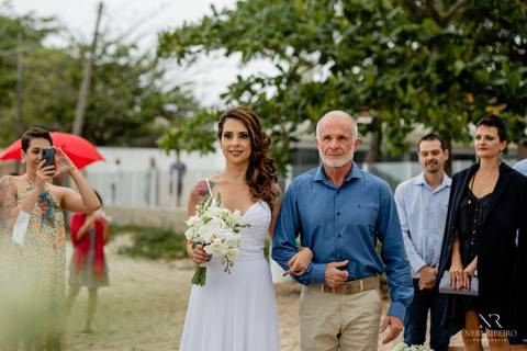 Casamento Cachoeira do Bom Jesus, Florianópolis, Tea House Floripa, Csamento Florianópolis, Fotógrafo Casamento, entrada da noiva, pai da noiva, casamento praia de Florianópolis, casamento Floripa'