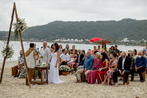 Casamento Cachoeira do Bom Jesus, Florianópolis, Tea House Floripa, Csamento Florianópolis, Fotógrafo Casamento, entrada da noiva, pai da noiva, casamento praia de Florianópolis, casamento Floripa'