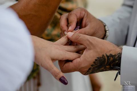 Casamento Cachoeira do Bom Jesus, Florianópolis, Tea House Floripa, Csamento Florianópolis, Fotógrafo Casamento, entrada da noiva, pai da noiva, casamento praia de Florianópolis, casamento Floripa, aliança de casamento'