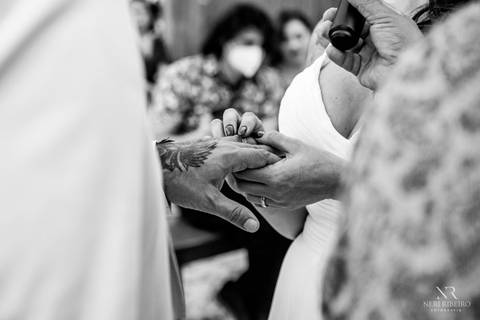 Casamento Cachoeira do Bom Jesus, Florianópolis, Tea House Floripa, Csamento Florianópolis, Fotógrafo Casamento, entrada da noiva, pai da noiva, casamento praia de Florianópolis, casamento Floripa, aliança de casamento'