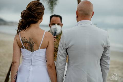 Casamento Cachoeira do Bom Jesus, Florianópolis, Tea House Floripa, Csamento Florianópolis, Fotógrafo Casamento, entrada da noiva, pai da noiva, casamento praia de Florianópolis, casamento Floripa, aliança de casamento'