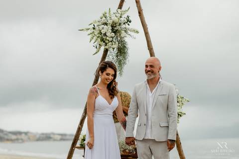 Casamento Cachoeira do Bom Jesus, Florianópolis, Tea House Floripa, Csamento Florianópolis, Fotógrafo Casamento, entrada da noiva, pai da noiva, casamento praia de Florianópolis, casamento Floripa, aliança de casamento'