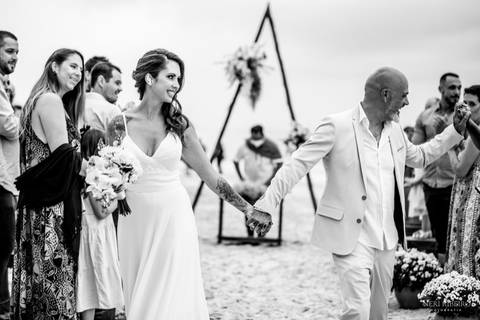 Casamento Cachoeira do Bom Jesus, Florianópolis, Tea House Floripa, Csamento Florianópolis, Fotógrafo Casamento, entrada da noiva, pai da noiva, casamento praia de Florianópolis, casamento Floripa, aliança de casamento'