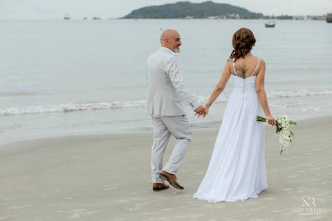Casamento Cachoeira do Bom Jesus, Florianópolis, Tea House Floripa, Csamento Florianópolis, Fotógrafo Casamento, entrada da noiva, pai da noiva, casamento praia de Florianópolis, casamento Floripa, aliança de casamento'