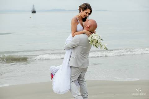 Casamento Cachoeira do Bom Jesus, Florianópolis, Tea House Floripa, Csamento Florianópolis, Fotógrafo Casamento, entrada da noiva, pai da noiva, casamento praia de Florianópolis, casamento Floripa, aliança de casamento'