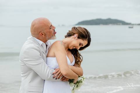 Casamento Cachoeira do Bom Jesus, Florianópolis, Tea House Floripa, Csamento Florianópolis, Fotógrafo Casamento, entrada da noiva, pai da noiva, casamento praia de Florianópolis, casamento Floripa, aliança de casamento'