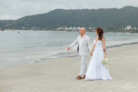 Casamento Cachoeira do Bom Jesus, Florianópolis, Tea House Floripa, Csamento Florianópolis, Fotógrafo Casamento, entrada da noiva, pai da noiva, casamento praia de Florianópolis, casamento Floripa, aliança de casamento'