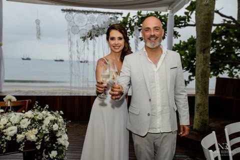 Casamento Cachoeira do Bom Jesus, Florianópolis, Tea House Floripa, Csamento Florianópolis, Fotógrafo Casamento, entrada da noiva, pai da noiva, casamento praia de Florianópolis, casamento Floripa, aliança de casamento'