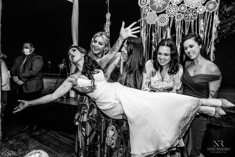 Casamento Cachoeira do Bom Jesus, Florianópolis, Tea House Floripa, Csamento Florianópolis, Fotógrafo Casamento, entrada da noiva, pai da noiva, casamento praia de Florianópolis, casamento Floripa, aliança de casamento'