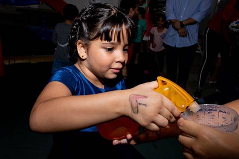 Aniversário Infantil no play, crianças brincando com a recreação da Turma do barulho'