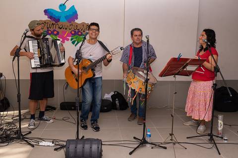 Aniversário no play, Tijuca, banda de forró tocando'