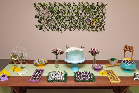 Aniversário no play, Tijuca, decoração da mesa com o tema Primavera / Jardim'