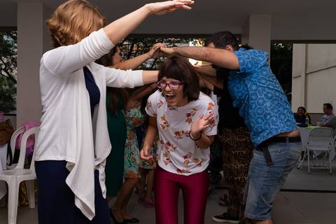 Aniversário no play, Tijuca, família dançando forró'