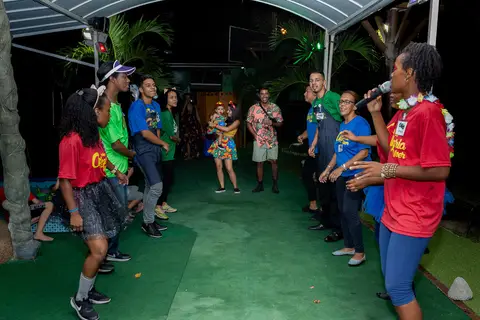 Aniversário Infantil, entrada da festa com animação da Casa de Festa Alegria de Viver, em Jacarepaguá. Rio de Janeiro'