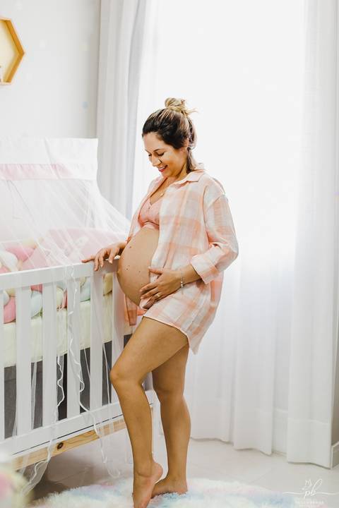 fotos-de-gestante-quarto-bebê-menina'