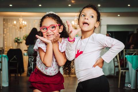 Meninas se divertindo'