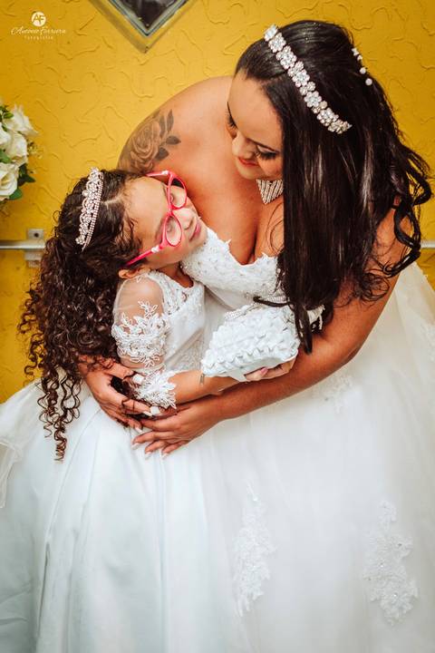 O carinho de mãe e filha'