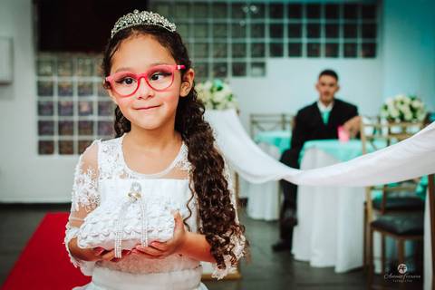 Que venham as alianças com a pequena Alice'