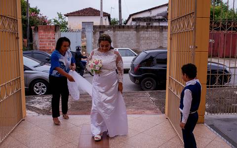 Zemar Fotografia - casamento - noiva caminhando para igreja'