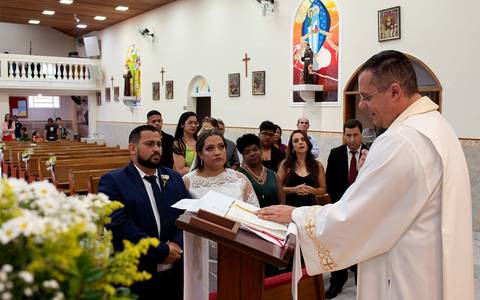 Zemar Fotografia - casamento - noivos no altar'