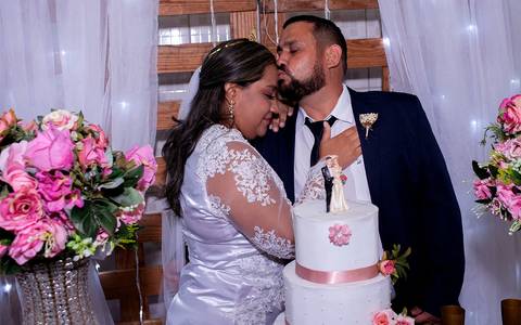 Zemar Fotografia - casamento - noivo beija testa da noiva'