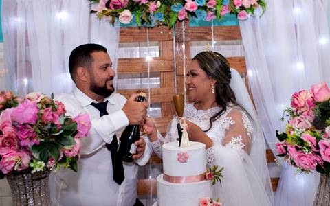 Zemar Fotografia - casamento - noivos brindando'