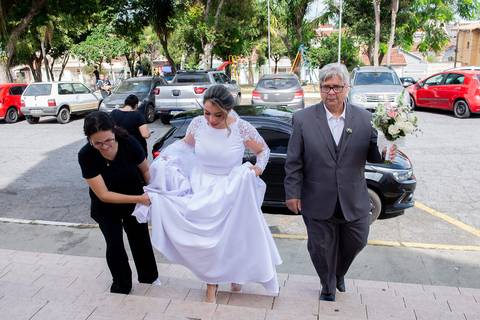 Bridal dress, Noiva subindo escadas, Noiva, Noiva com o pai, Noiva chegando à igreja, Zemar Fotografia'