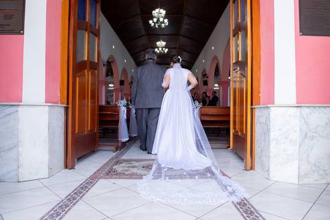Bridal dress, Noiva subindo escadas, Noiva, Noiva com o pai, Noiva chegando à igreja, Zemar Fotografia'