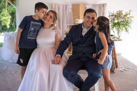 Casamento de dia, Filhos beijando os pais, Festa de Casamento, Recepção de casamento'