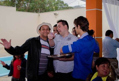 convidados felizes em festa do casamento de Paula e Davi'