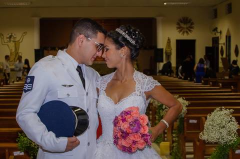 Casados... com testas unidas, num só pensamento.'