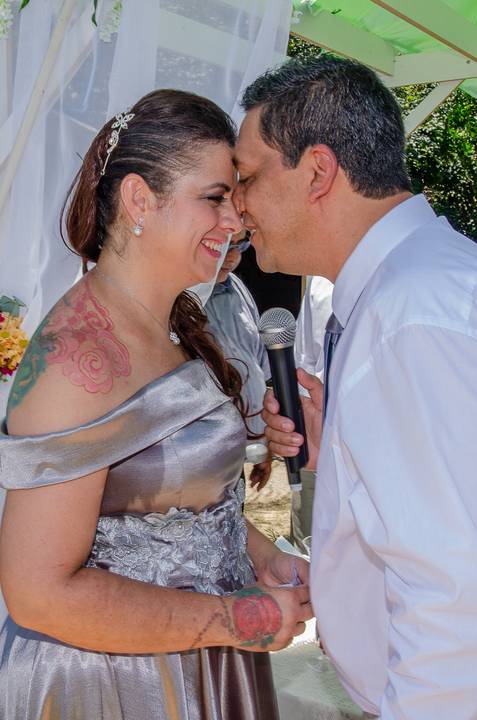 Zemar Fotografia - Um só pensamento, uma só unidade Esposos se apoiam durante cerimônia de Bodas de Prata'