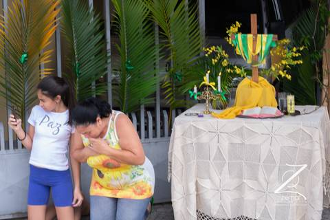 Zemar Fotografia - Domingo de Ramos - altar preparado à frente da casa para a passagem de Jesus no Santíssimo Sacramento que passeias pelas ruas das comunidades'