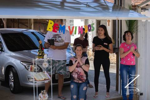 Zemar Fotografia - Domingo de Ramos - família inteira que sai de seus afazeres para acompanhar o breve momento da passagem de Jesus no Santíssimo Sacramento'