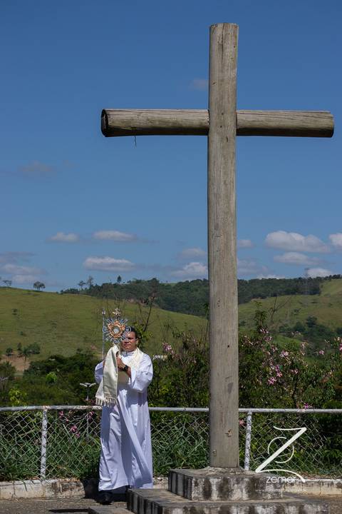Zemar Fotografia - Domingo de Ramos -momento de bênção com Jesus Sacramento no ostensório'