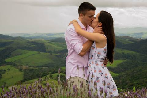 Zemar Fotografia, Pré Wedding. Em meio às Lavandas... montanhas ao fundo'
