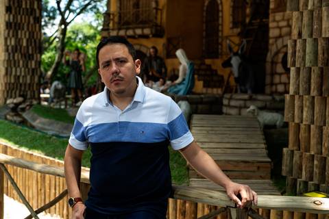 Visita ao Santuário de Aparecida, Basílica Nova, Sessão fotográfica masculina, Ensaio masculino, Ensaio Individual'