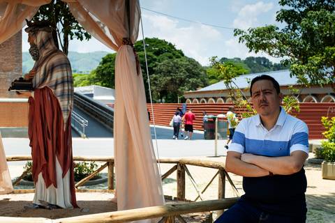Visita ao Santuário de Aparecida, Basílica Nova, Sessão fotográfica masculina, Ensaio masculino, Ensaio Individual'
