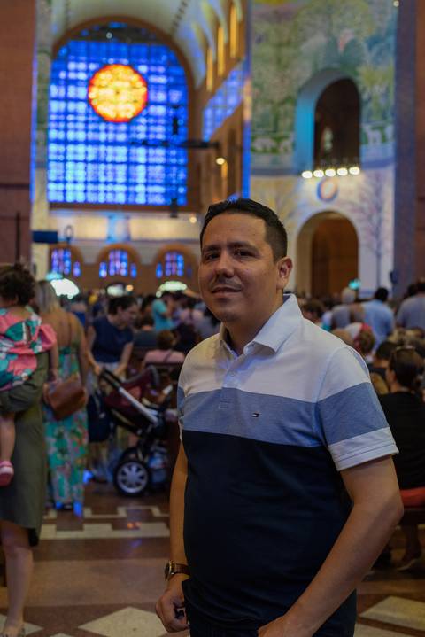 Visita ao Santuário de Aparecida, Basílica Nova, Sessão fotográfica masculina, Ensaio masculino, Ensaio Individual'