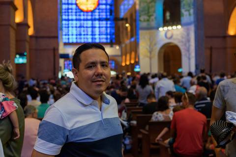 Visita ao Santuário de Aparecida, Basílica Nova, Sessão fotográfica masculina, Ensaio masculino, Ensaio Individual'
