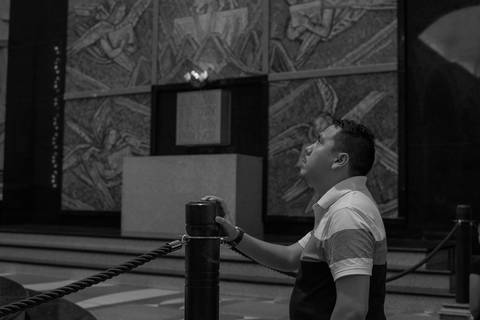Visita ao Santuário de Aparecida, Basílica Nova, Sessão fotográfica masculina, Ensaio masculino, Ensaio Individual, Capela interna da Basílica de Aparecida, Capela do Santíssimo'