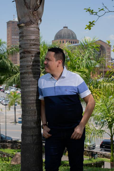 Visita ao Santuário de Aparecida, Basílica Nova, Sessão fotográfica masculina, Ensaio masculino, Ensaio Individual'
