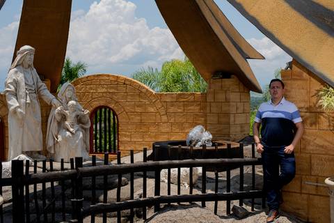 Visita ao Santuário de Aparecida, Basílica Nova, Sessão fotográfica masculina, Ensaio masculino, Ensaio Individual, Presépio Santuário de Aparecida, Presépio'