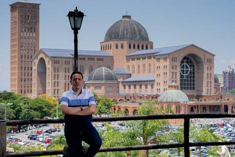 Visita ao Santuário de Aparecida, Basílica Nova, Sessão fotográfica masculina, Ensaio masculino, Ensaio Individual'
