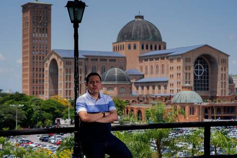 Visita ao Santuário de Aparecida, Basílica Nova, Sessão fotográfica masculina, Ensaio masculino, Ensaio Individual'