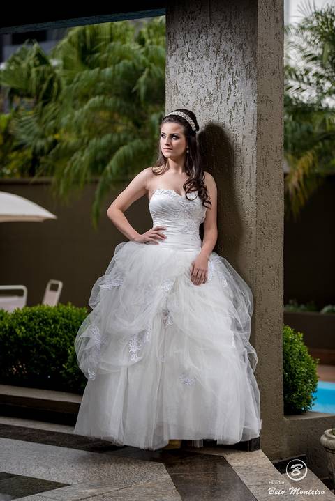 fotografo 15 anos curitiba - cinegrafista 15 anos curitiba - 15 anos curitiba - debutante - aniversario de 15 anos - manuela correa - fotografia - book de fotos - curitiba - estudio beto monteiro - casa donaire - vestido branco'