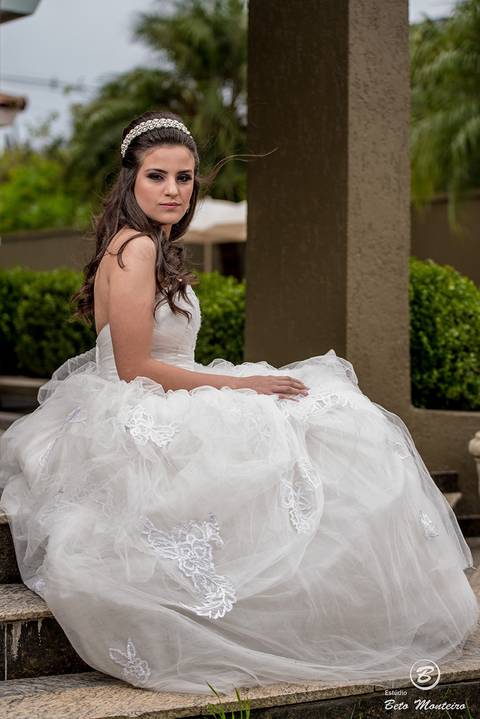 fotografo 15 anos curitiba - cinegrafista 15 anos curitiba - 15 anos curitiba - debutante - aniversario de 15 anos - manuela correa - fotografia - book de fotos - curitiba - estudio beto monteiro - casa donaire - vestido branco'